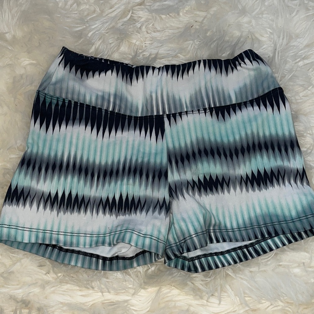 High rise yoga shorts size S